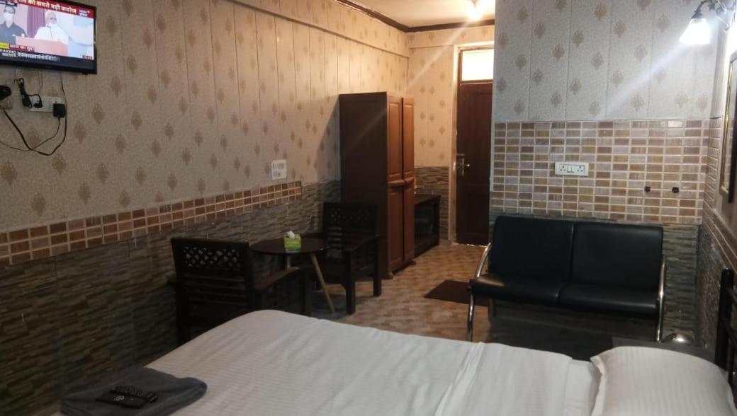 Hotel O Hya'S Homestay Dehradun Zewnętrze zdjęcie